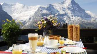 Terrazza con colazione