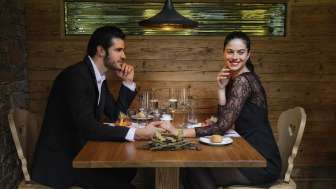 Ristorante con ospiti